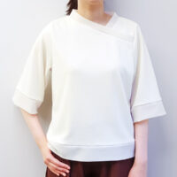 アシンメトリーネックのカットソー