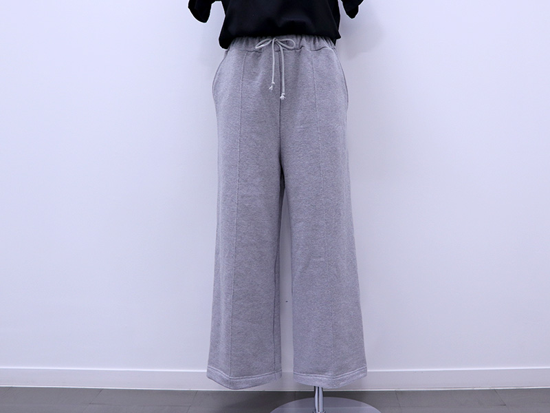 ピンタックパンツ
